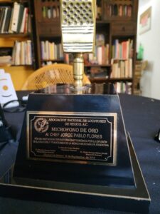 ASOCIACION-NACIONAL-DE-LOCUTORES-DE-MEXICO-Microfono-de-Oro.jpg