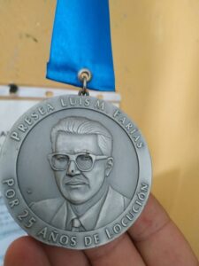 ASOCIACION-NACIONAL-DE-LOCUTORES-DE-MEXICO-Presea-Luis-M-Farias-por-25-anos-de-Locucion.jpg